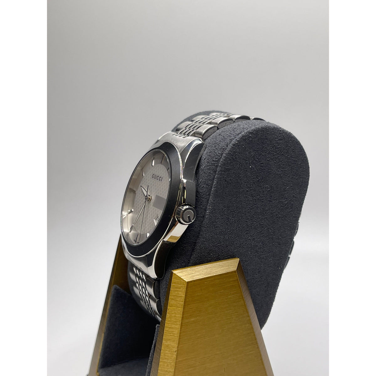 Gucci Men's Silver Dial Silver Stainless Steel Bracelet Quartz Watch 126.4