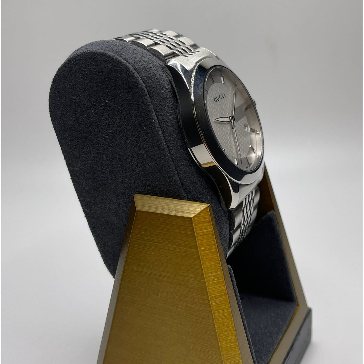 Gucci Men's Silver Dial Silver Stainless Steel Bracelet Quartz Watch 126.4