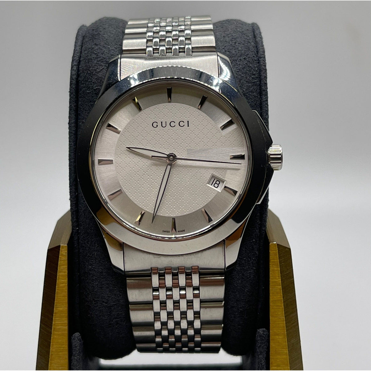 Gucci Men's Silver Dial Silver Stainless Steel Bracelet Quartz Watch 126.4