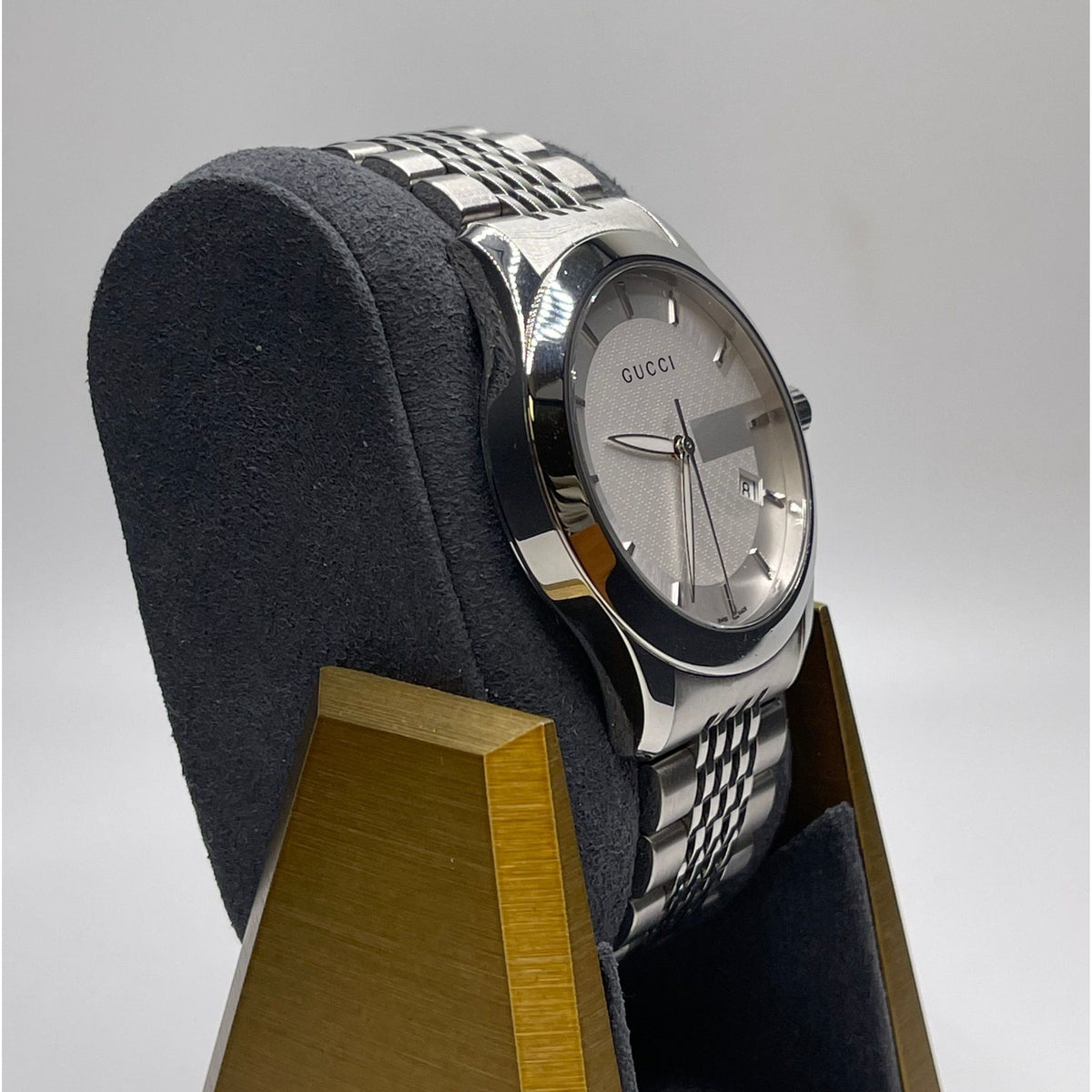 Gucci Men's Silver Dial Silver Stainless Steel Bracelet Quartz Watch 126.4