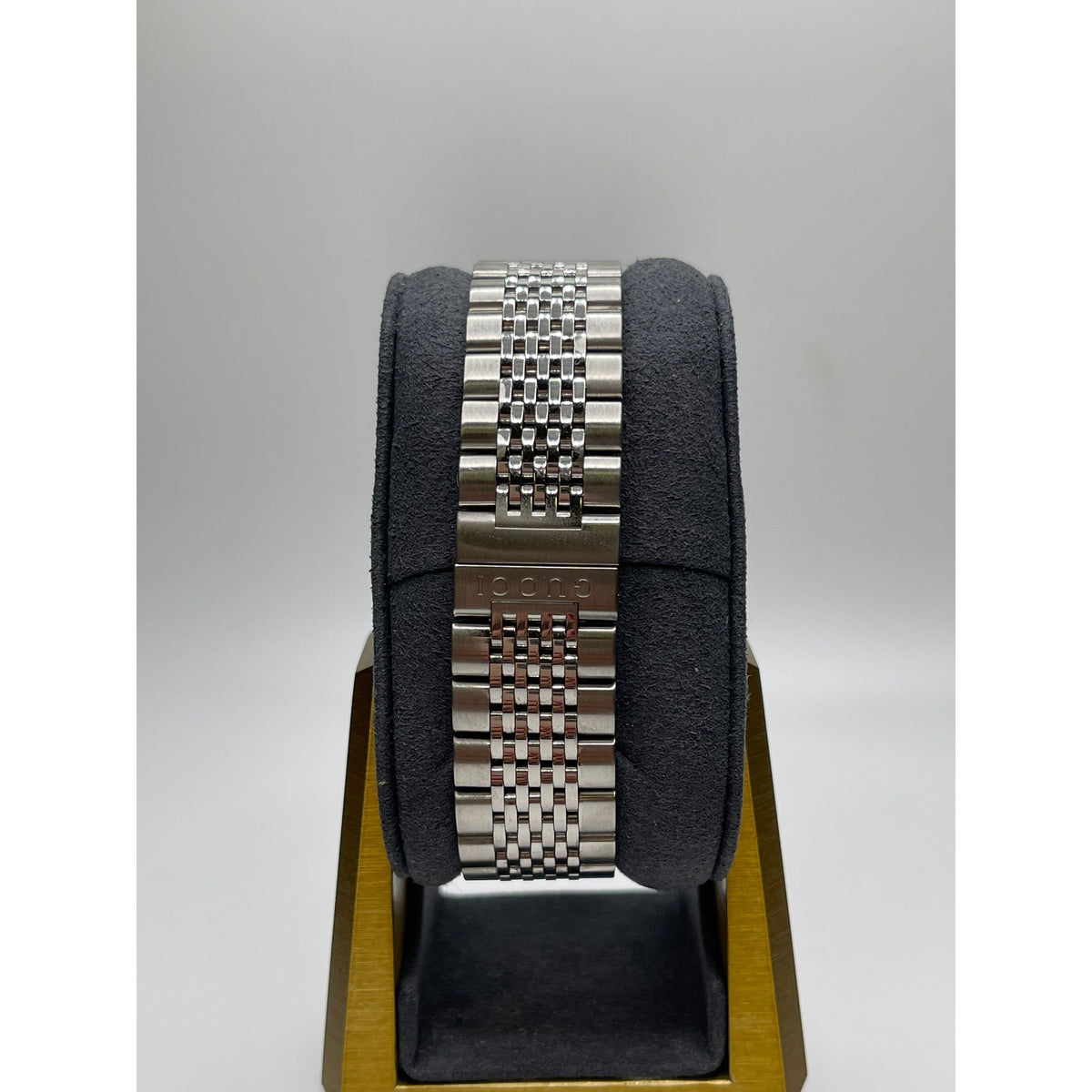 Gucci Men's Silver Dial Silver Stainless Steel Bracelet Quartz Watch 126.4