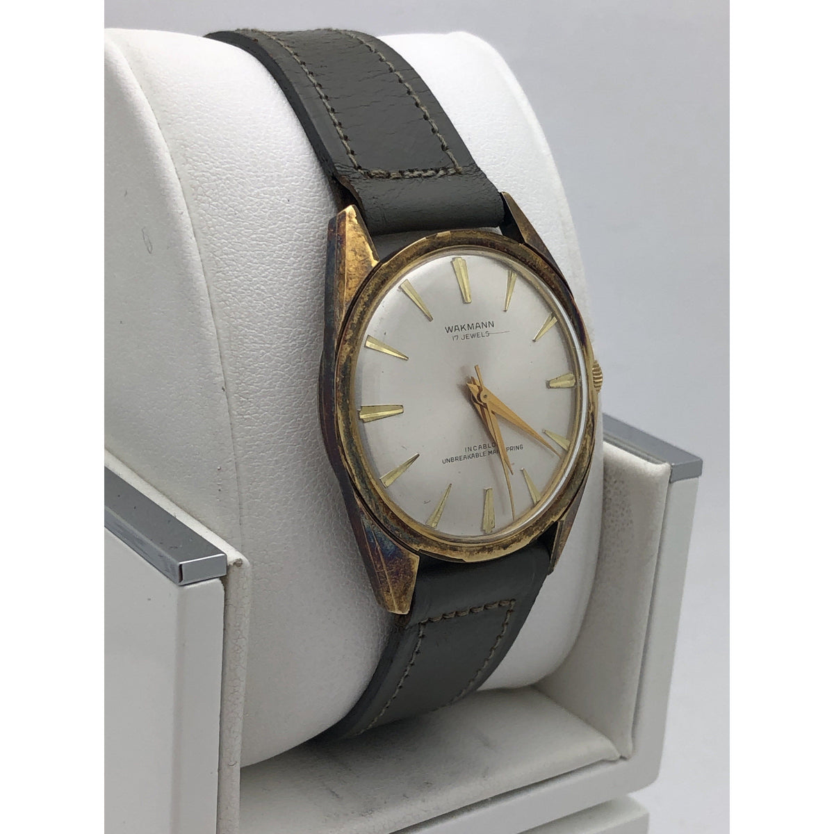 Walkman Light Gray Dial Gray Leather Racing Royal Strap Men's Watch