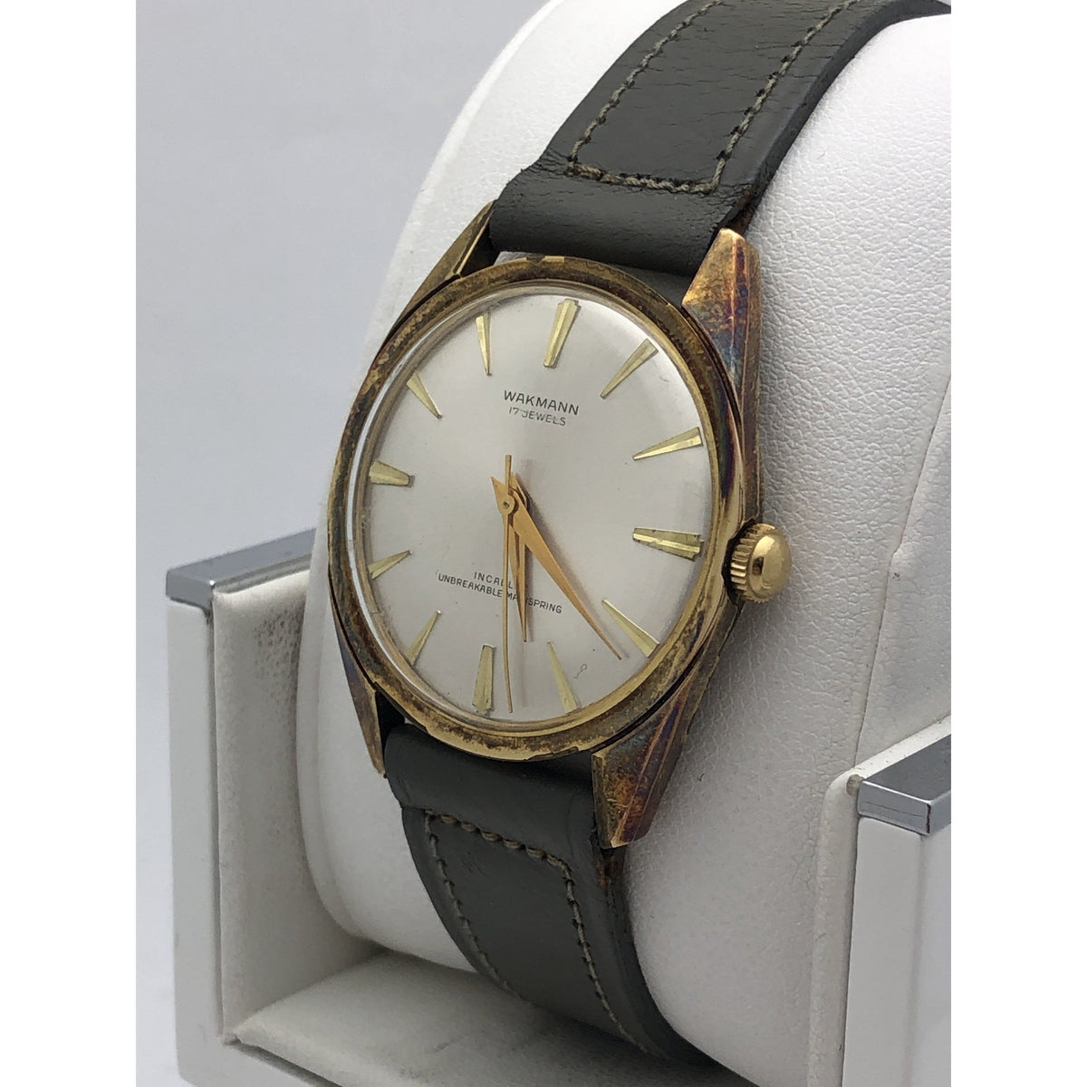 Walkman Light Gray Dial Gray Leather Racing Royal Strap Men's Watch