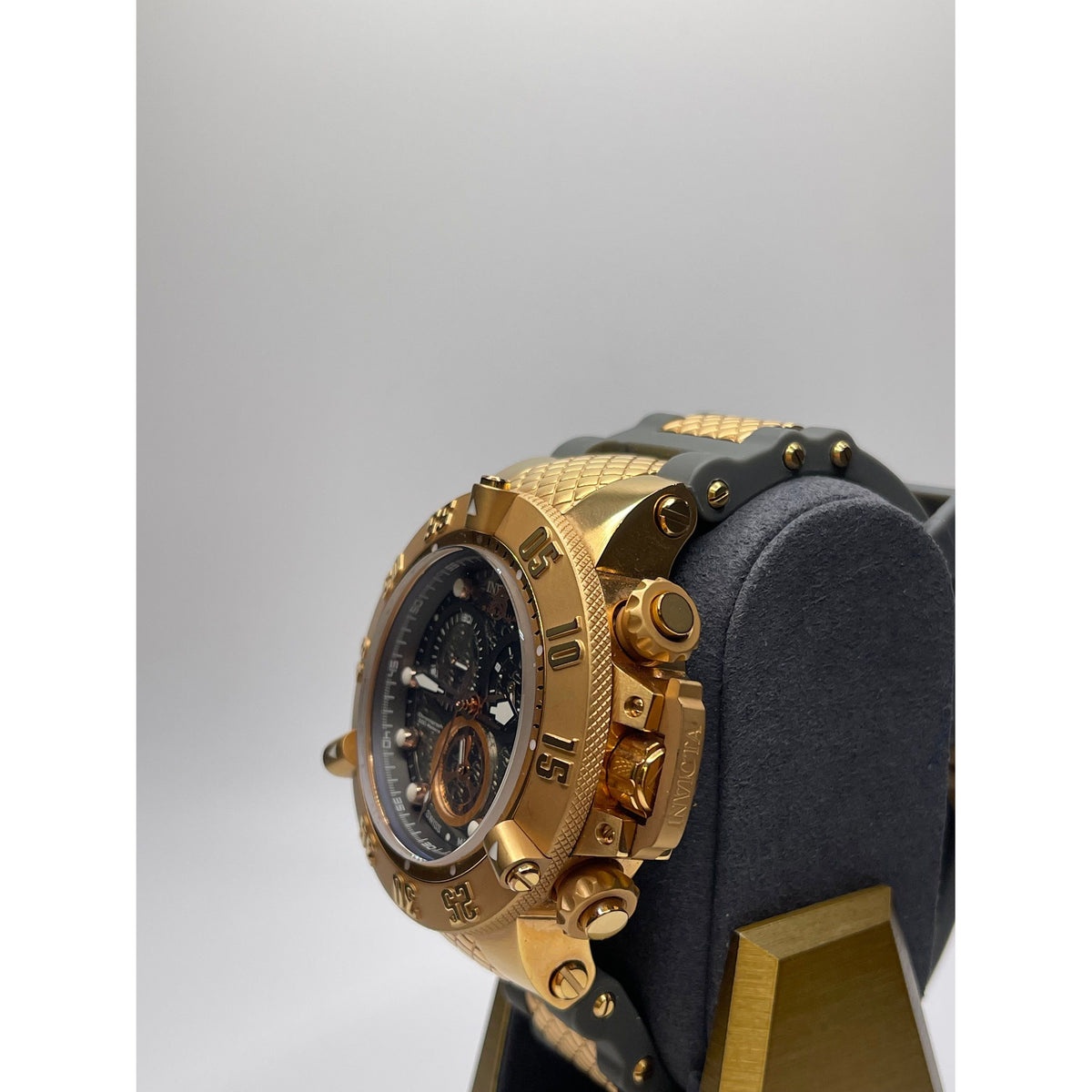 Invicta SubAqua Men's Dark Gray Dial Gray Rubber Strap Quartz Watch 15805