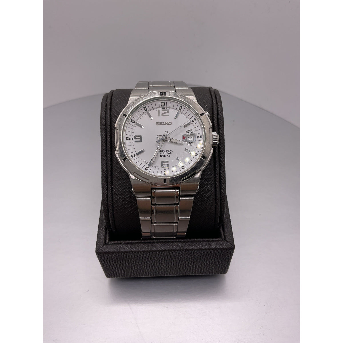 Seiko Men's White Dial Perpetual Calendar 100M Stainless Steel Band Watch 840066