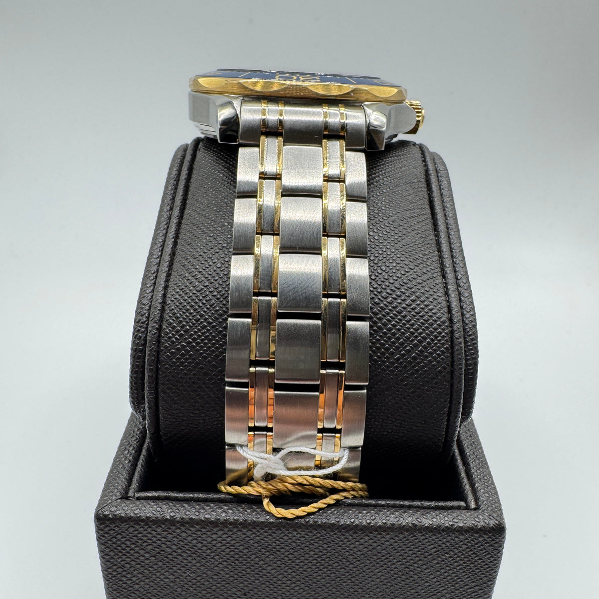 Omega Seamaster Diver 300M 42mm Steel/Yellow Gold Men's Watch 21020422003001 / 210.20.42.20.03.001