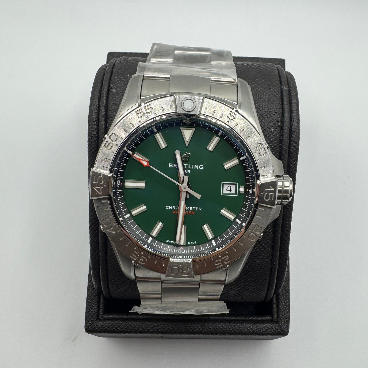 Breitling Avenger Automatic 42 Green Dial Stainless Steel Men's Watch A17328101L1A1 / A17328