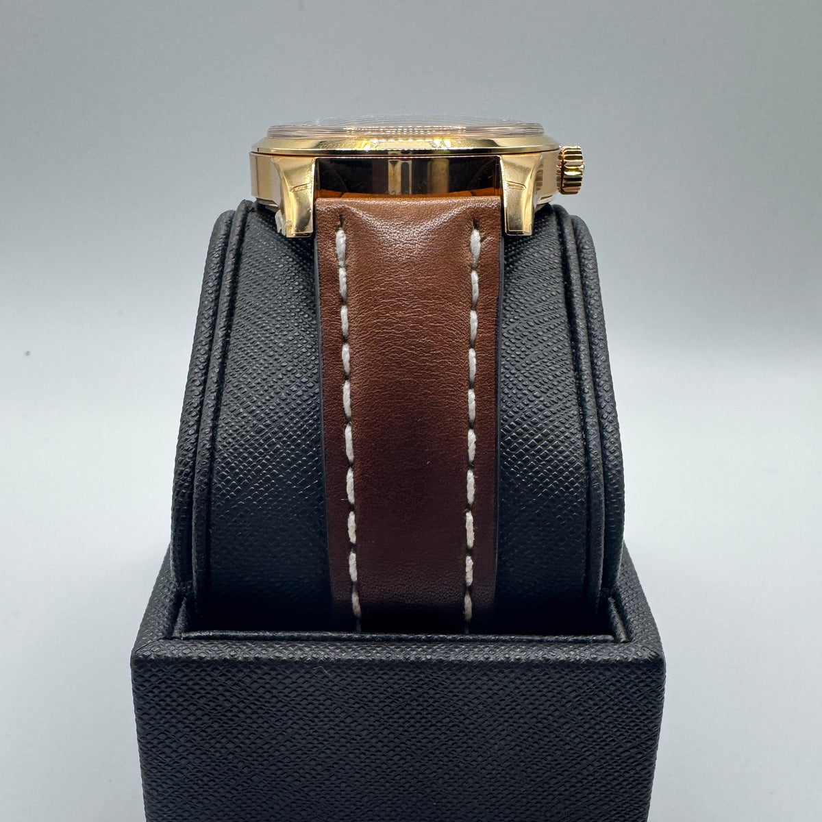 Breitling Transocean Day & Date 43mm 18K Gold Brown Leather Watch R4531012 / R45310121G1P1