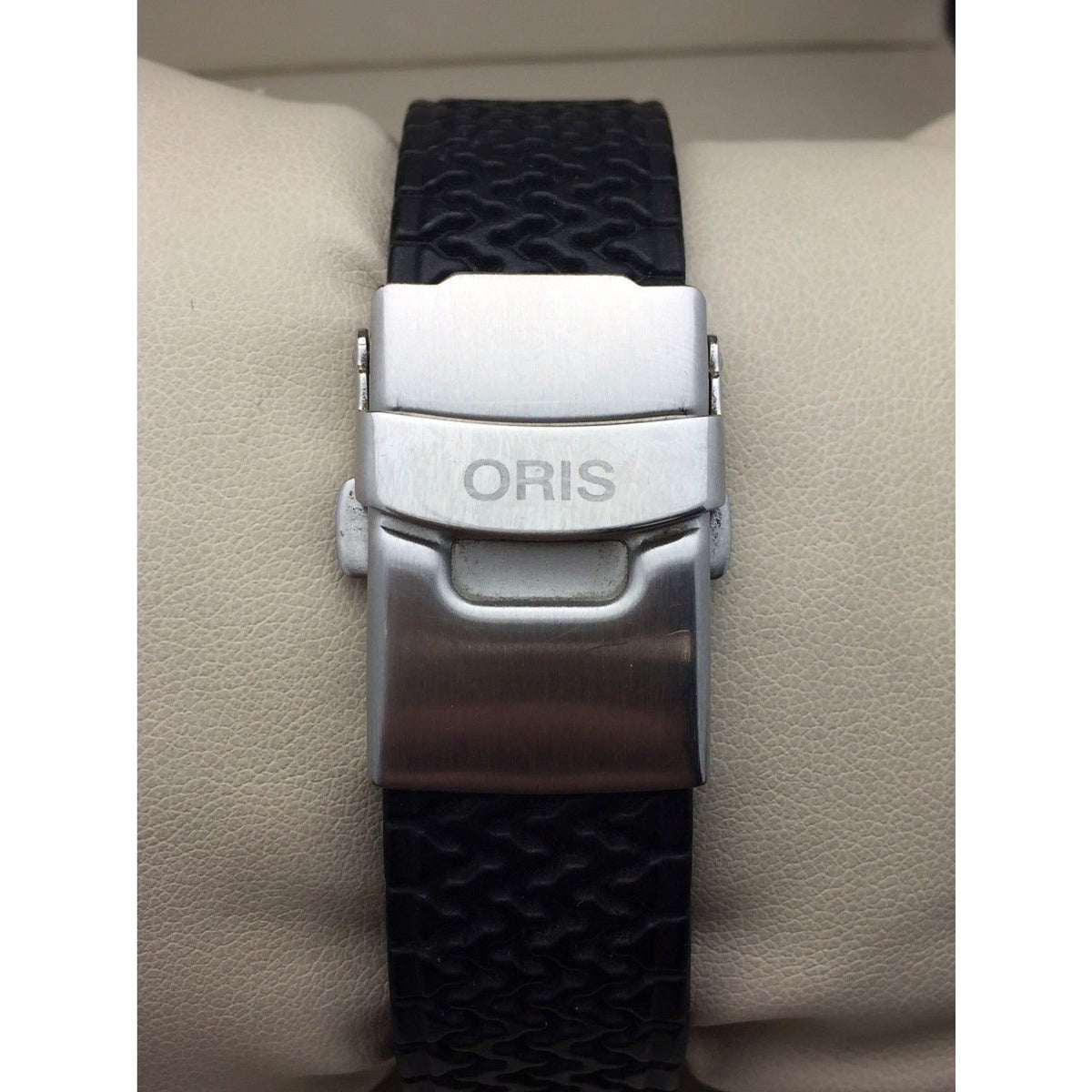 Oris Automatic 27 Jewels Date Sub Dial Men's Watch Black Rubber Silver 643