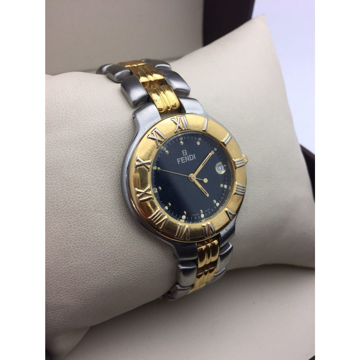 Fendi Orologi Black Dial Date Swiss Made Unisex Watch Model 900G