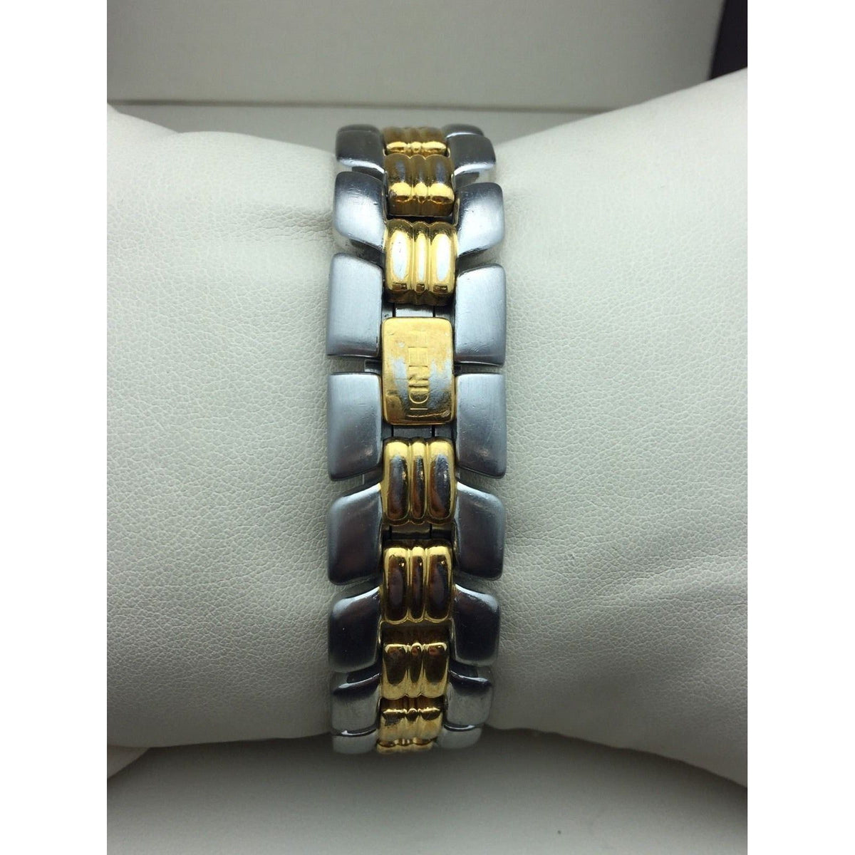 Fendi Orologi Black Dial Date Swiss Made Unisex Watch Model 900G