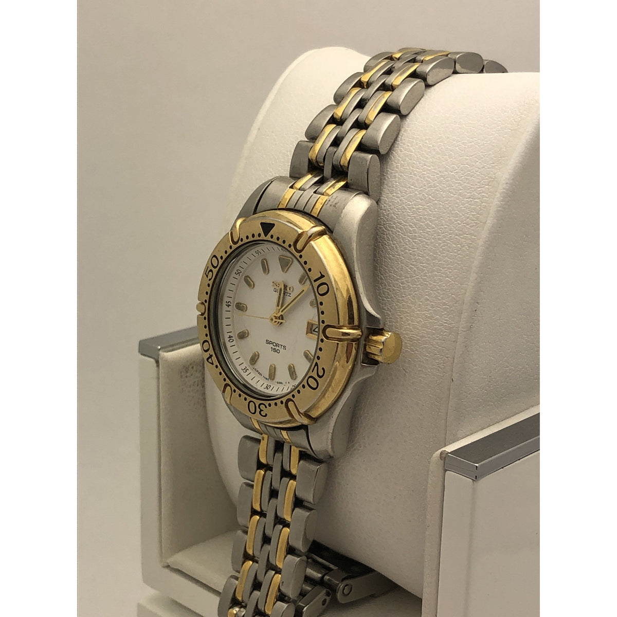 Seiko Men's White Dial Silver Tone Stainless Steel Bracelet Watch 422652